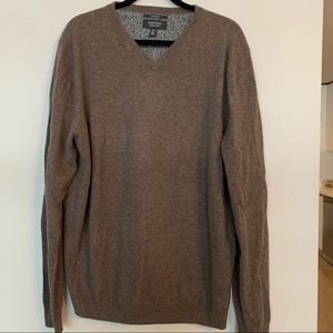 Cashmere v neck sweater